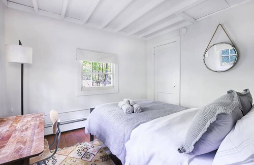 Woodstock Cabin | Cosy Catskills Cabin, minutes to Woodstock Village.