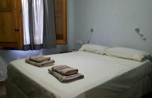 Avinyonet del Penedes Ski Chalet | Cosy Chalet in L'Arboçar with Private Pool, 65 sqm