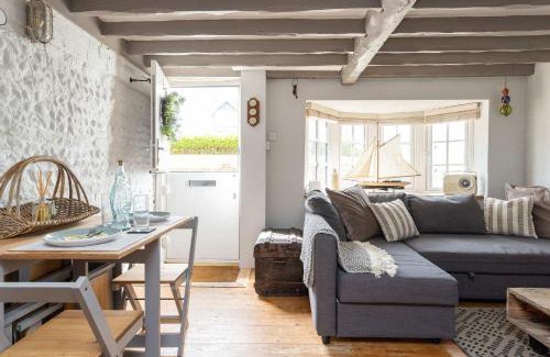 East Wittering House | Cosy Character Cottage by the Sea