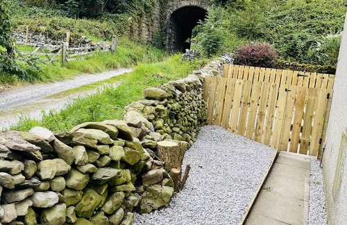 Langcliffe Apartment | Cosy & Chic Yorkshire Dales Dog Friendly Retreatnin the market town of Settle