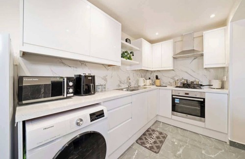 Grays House | Cosy Clean Home Near Central London