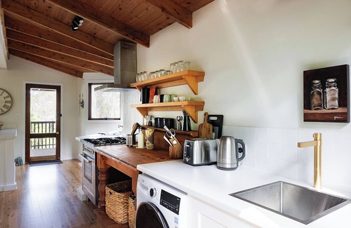 Smiths Lake Cabin | Cosy Coastal Cabin Getaway- Lakefront-Dog Friendly