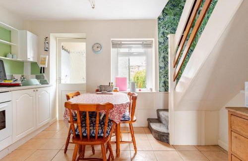 Haverigg House | Cosy, coastal cottage- Beach, Pub and shop nearby