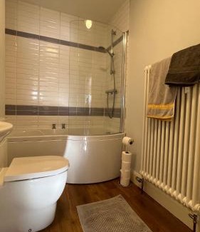 Midhurst Apartment | Cosy Corner