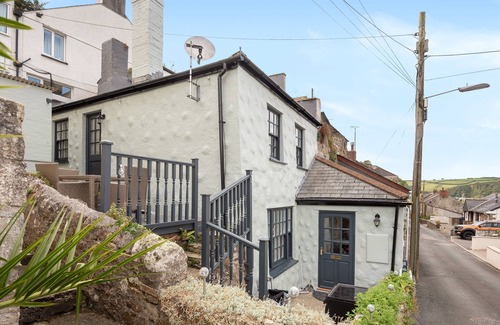 Pentewan Cottage | Cosy Cornish Cottage By The Sea and Local Pub