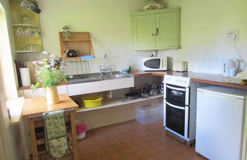 Mangotsfield Cottage | Cosy Cotswold Cottage Hidden Away in an Orchard.