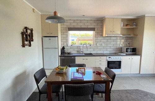 Ngongotaha Cottage | Cosy cottage in peaceful garden setting - just a minute's walk to Lake Rotorua