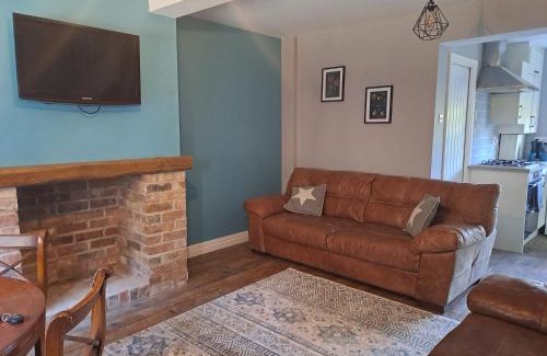 Rocester House | Cosy cottage near Alton Towers