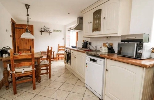 Pembridge House | Cosy cottage + optional jacuzzi. 1 of 2 cottages onsite