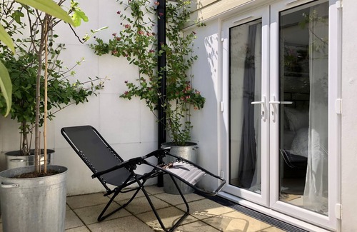 Boscombe Cottage | Cosy cottage, short walk to beach and restaurants