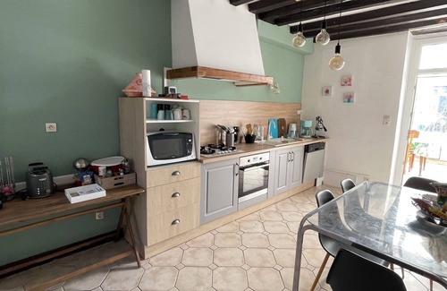 Villiers-sur-Tholon Cottage | Cosy cottage with barbecue & fireplace!
