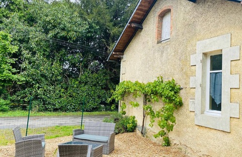 Persac House | Cosy Cottage with pool in the countryside, France