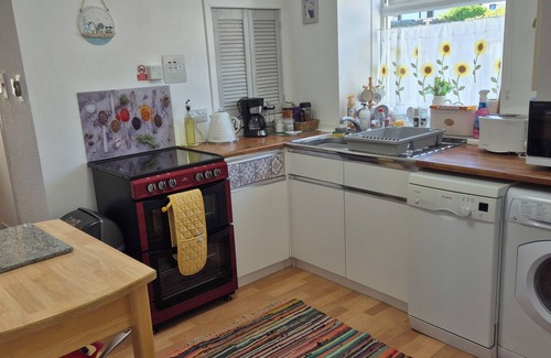 Kilmun Cottage | Cosy Cottage with water views, Close to town centre. Hot tub. Pet friendly.