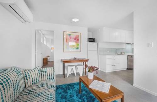 Lindisfarne Apartment | Cosy Cottesloe - 2 Bedroom Unit - Free Parking - Lindisfarne