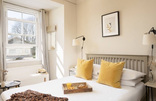Hurstpierpoint House | Cosy double room with en-suite shower room and free WiFi