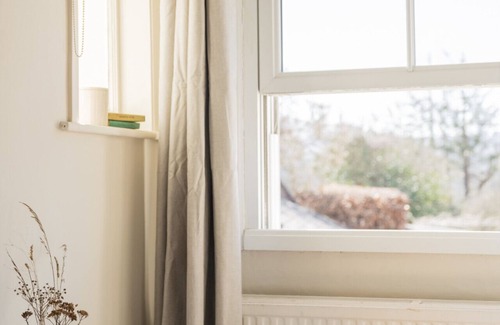 Hurstpierpoint House | Cosy double room with en-suite shower room and free WiFi