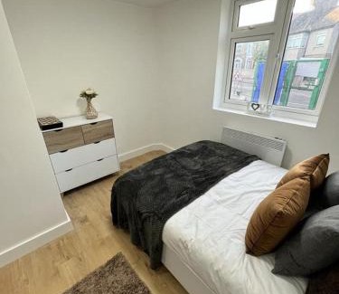 Green Street East House | Cosy Double Room in Professional Unique Complex