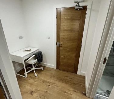 Green Street East House | Cosy Double Room in Professional Unique Complex