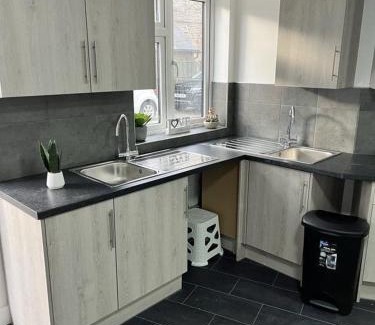 Green Street East House | Cosy Double Room in Professional Unique Complex