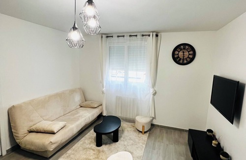 Tremblay-en-France Apartment | Cosy F2 house near CDG airport