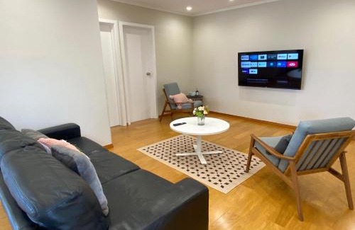 Massey House | Cosy family house in Massey with Good View
