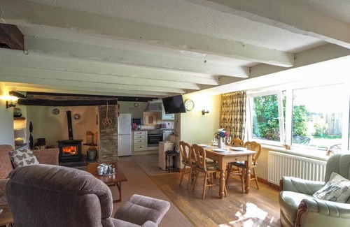 Cilgerran Cottage | Cosy Farm Holiday Cottage in Cardigan, Pembrokeshire - Enjoy Countryside, Animals & Woodland