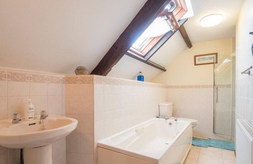 Cilgerran Cottage | Cosy Farm Holiday Cottage in Cardigan, Pembrokeshire - Enjoy Countryside, Animals & Woodland