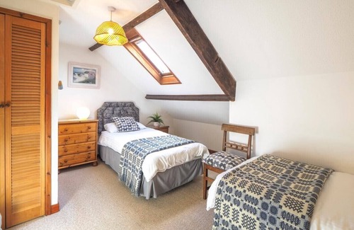 Cilgerran Cottage | Cosy Farm Holiday Cottage in Cardigan, Pembrokeshire - Enjoy Countryside, Animals & Woodland