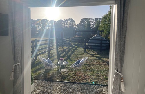 Tyabb Cottage | Cosy FarmStay@Harmony Cottage on Melbournes' Famous Mornington Peninsula