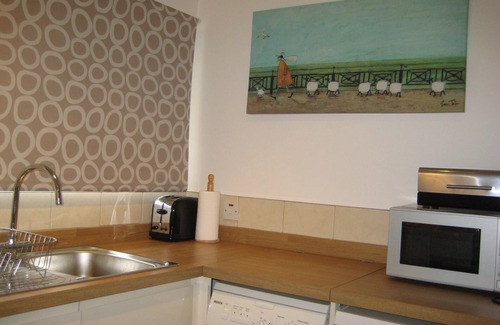 North Berwick Apartment | Cosy first-floor mews apartment, close to the beach and tucked away in a quiet courtyard. Sleeps 2