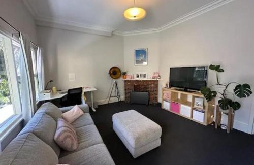 Fremantle Apartment | Cosy Flat metres from Rottnest Ferry - Hosted by CanStay