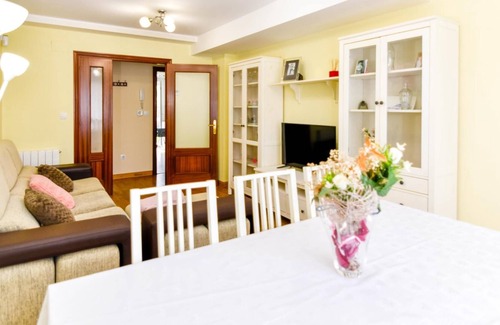 La Helguera Apartment | Cosy flat with pool and garden near Cabarceno