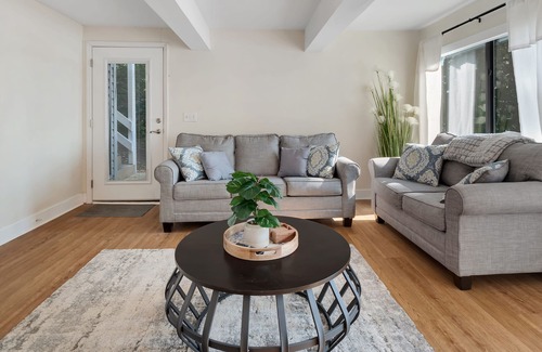 Quincy House | Cosy for 4 on Lake Talquin with dock and boathouse