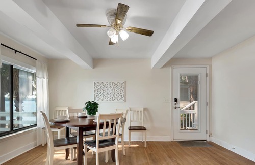 Quincy House | Cosy for 4 on Lake Talquin with dock and boathouse