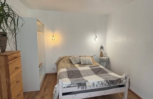 Basse-Goulaine Bed & Breakfast | Cosy room in shared residence