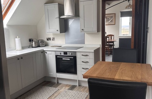 Rosliston Apartment | Cosy, fully refurbished, rural apartment In Heart of England with stunning views