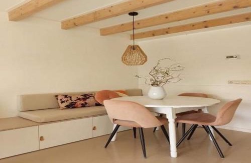 Dirkshorn House | Cosy furnished holiday home
