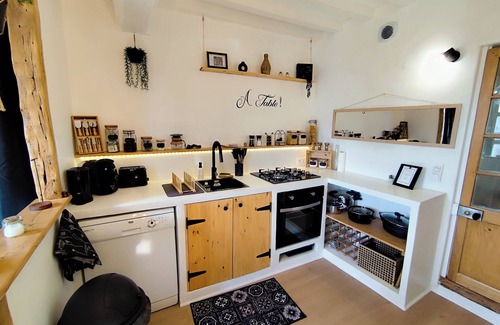 Montreuil-aux-Lions House | Cosy gîte garden terrace & dining options. Close to Disney