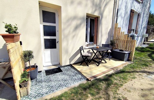 Montreuil-aux-Lions House | Cosy gîte garden terrace & dining options. Close to Disney