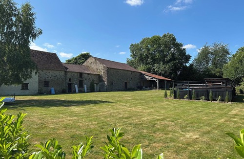 La Chatre-Langlin Cottage | Cosy Gite, Private Pool, meadow and riverside fishing.