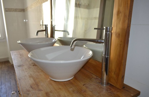 Chef-Boutonne Bed & Breakfast | Cosy guest room for 1 to 2 people