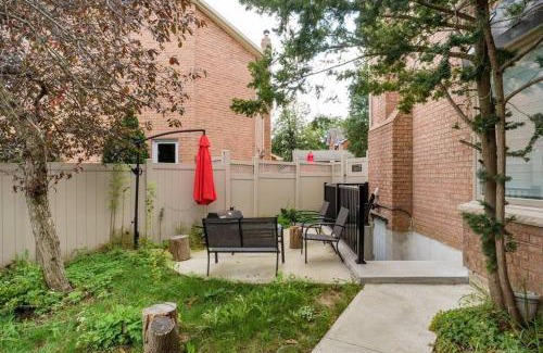 Lisgar House | Cosy Guest Suite Near Shops, Transit, Hwy and GO!