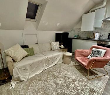 Walsall Apartment | Cosy Hideaway Studio in Walsall