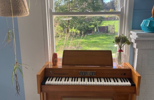 Barkers Creek House | Cosy & historic 3-bedroom, 2-bathroom family home. 5kms from Castlemaine.