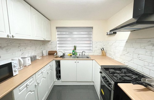 Beeston House | Cosy home, 4 bedroom near Leeds centre, sleeps 7