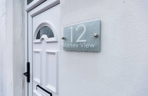 Runcorn House | Cosy House in Runcorn: Perfect for Families & Business Travelers! Free Parking