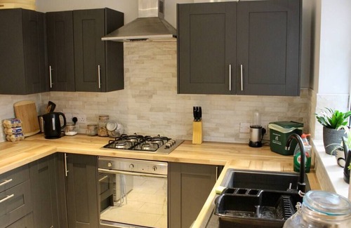 Pentre House | Cosy House in Welsh Hills, Sleeps 5 to 7