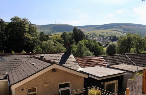Pentre House | Cosy House in Welsh Hills, Sleeps 5 to 7