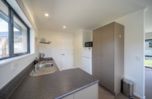 Manapouri House | Cosy Lakeside - Manapouri Holiday Home