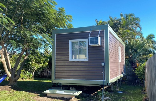 Bargara Apartment | Cosy little cabin 5 minutes from the beach.